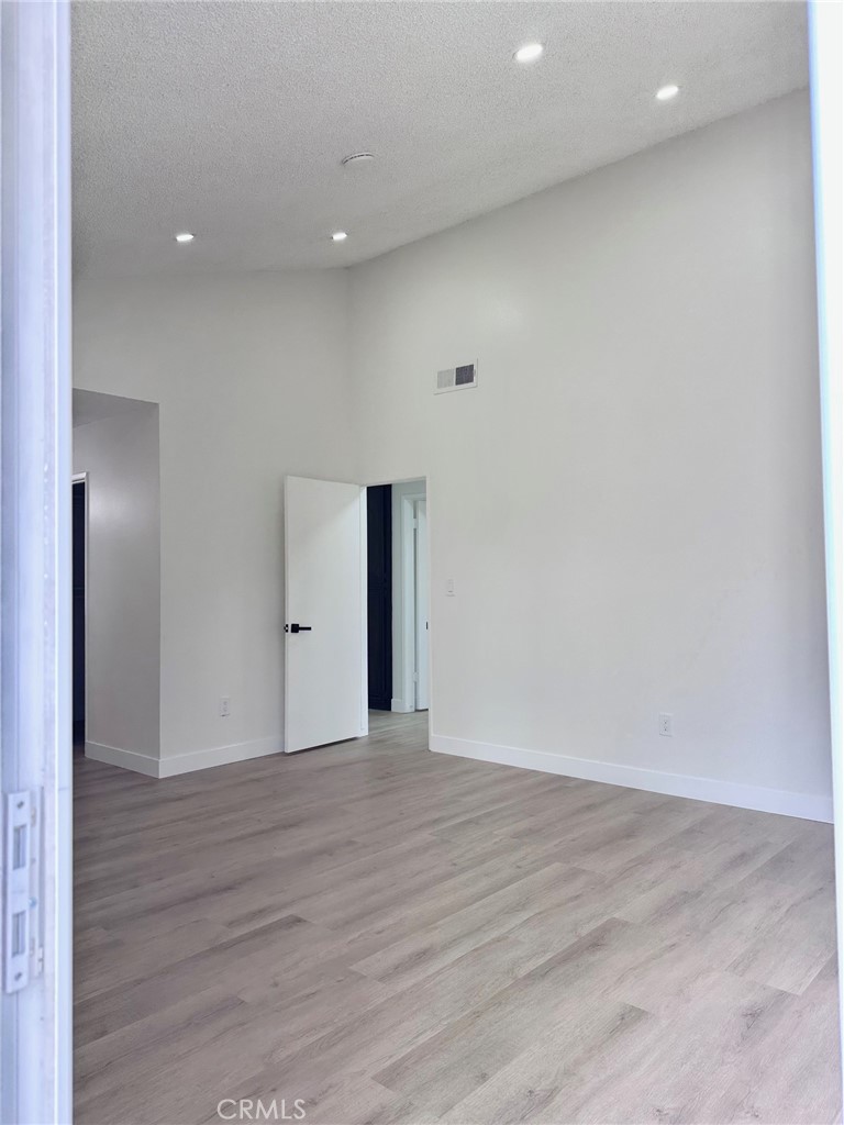 2465 N Idyllwild Avenue