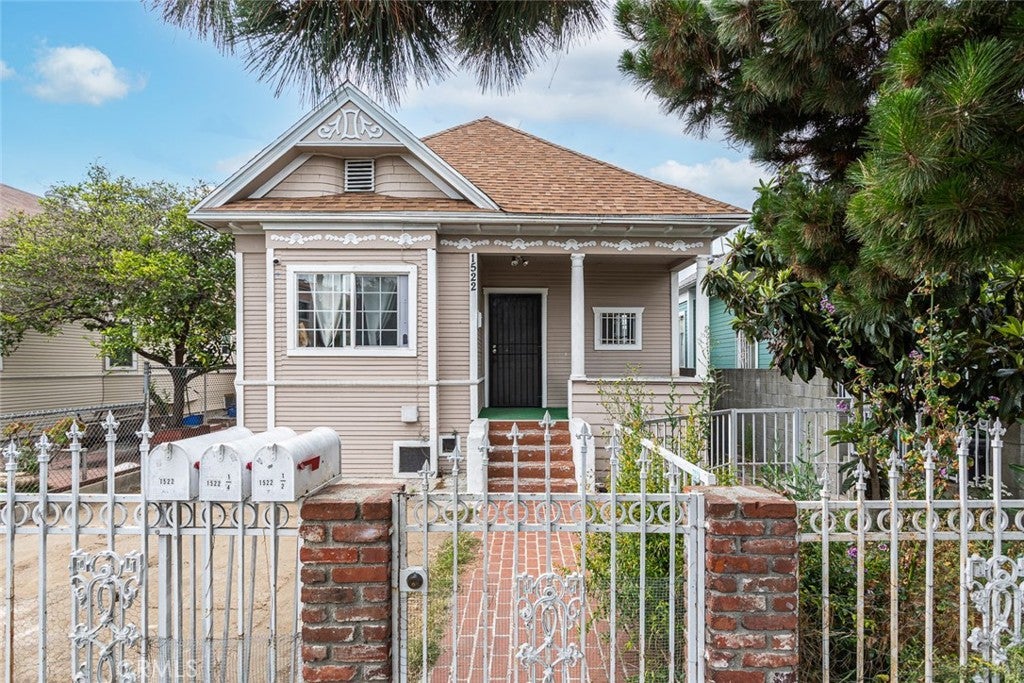 1522 W 29th ST, Los Angeles CA 90007