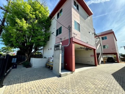 Photo of 1/2 Fedora Street, Los Angeles, CA 90006 (MLS # SR26088942)