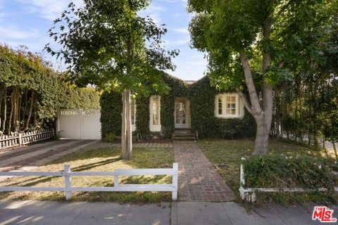 Photo of 2621 Military Avenue, Los Angeles, CA 90064 (MLS # 26836295)