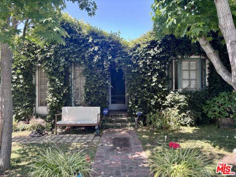 Photo of 2621 Military Avenue, Los Angeles, CA 90064 (MLS # 26836295)