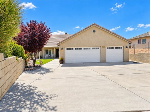 Photo of 15455 Halinor ST, Hesperia, CA 92345 (MLS # CV26194900)