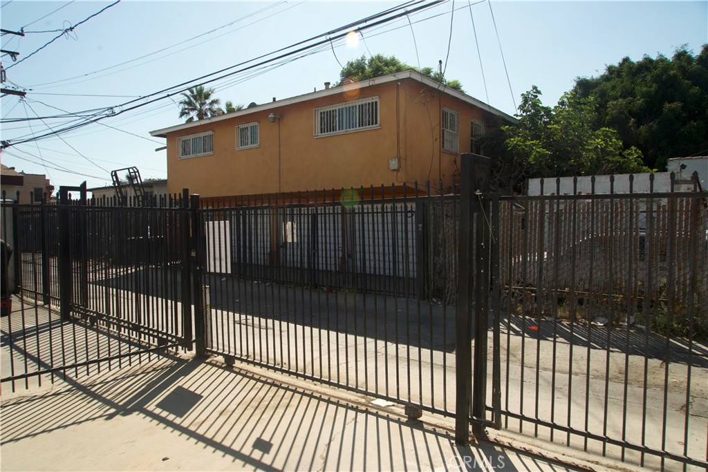 Wrigley Area (WR) - Residential Income