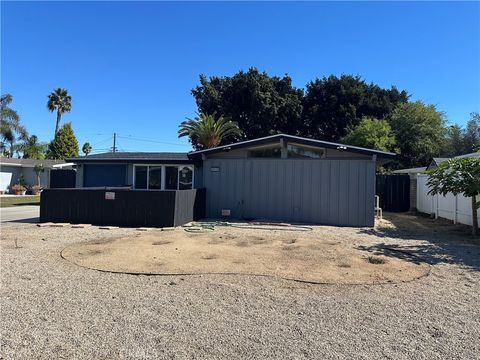 Photo of 2610 Willo Ln, Costa Mesa, CA 92627 (MLS # PW25242951) Photo of 2610 Willo Ln, Costa Mesa, CA 92627 (MLS # PW25242951)