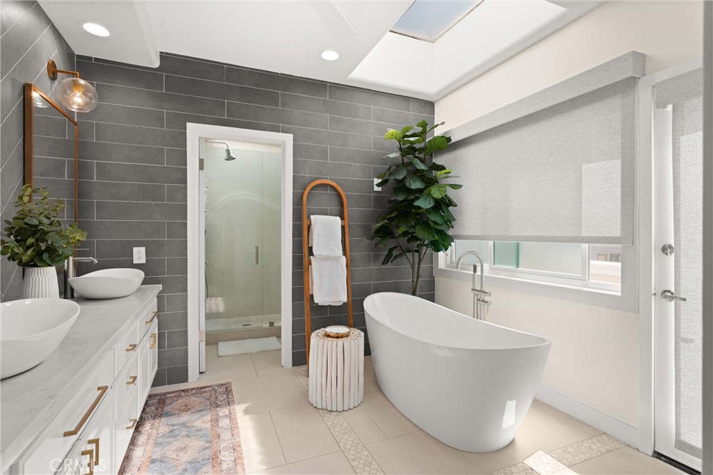 Corona del Mar South of PCH (CDMS) - Residential