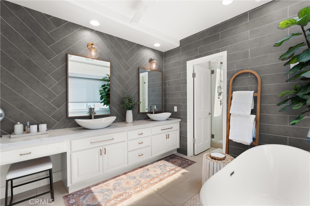 Corona del Mar South of PCH (CDMS) - Residential