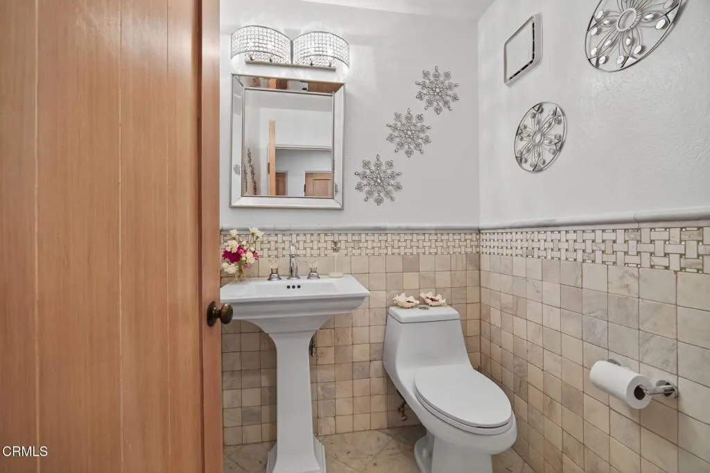 Ojai, California 93023, United States, 3 Bedrooms Bedrooms, ,3 BathroomsBathrooms,Residential,Active,187170