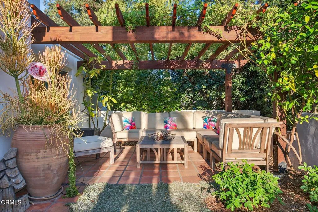 Ojai, California 93023, United States, 3 Bedrooms Bedrooms, ,3 BathroomsBathrooms,Residential,Active,187170