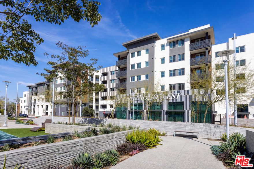 This beautiful 1bd/1ba apartment home is available 10/18/25 but may be pre-leased immediately! Inside, enjoy hardwood-style flooring, quartz countertops, stainless steel appliances, keyless entry, Nest thermostat, and in-unit washer/dryer. Enjoy resort-style living in this amenity-rich, pet-friendly community featuring a rooftop pool and spa, club lounge, sky deck, and themed courtyards with fire pits, BBQs, and TVs. Plus, a fitness studio, outdoor gym, bike repair shop, Amazon lockers, mail center, conference suites, and high-speed WiFi. Photos may consist of similar model units and virtually staged renderings.