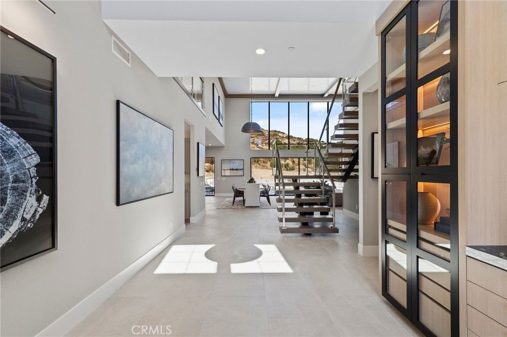 Photo of 9522 N Andora Avenue, Chatsworth, CA 91311 (MLS # SR26029824)