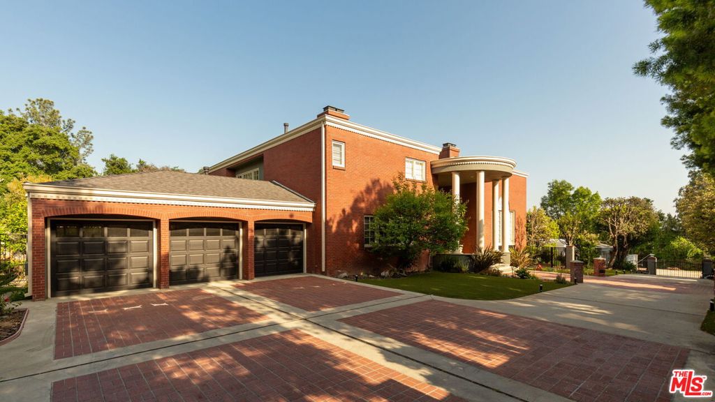 909 Coral Way