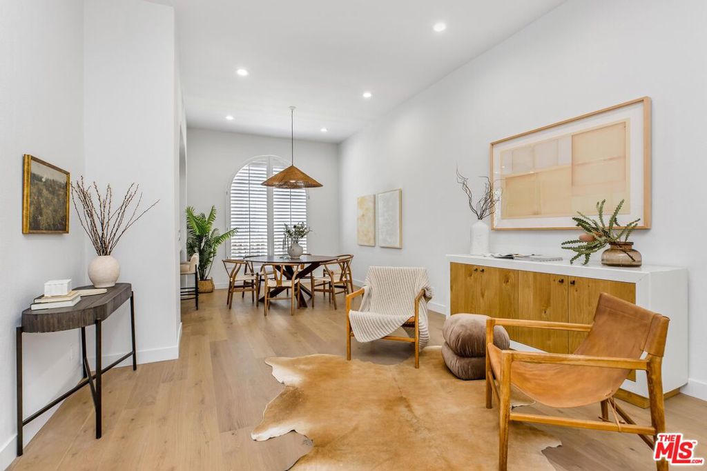 Properties 4 14234 Dickens Street 2