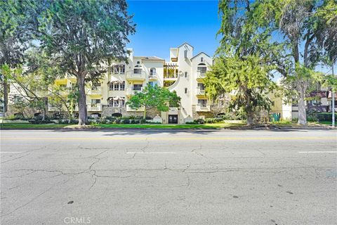 Photo of 4601 Coldwater Canyon Ave #207, Studio City, CA 91604 (MLS # SR26065269)