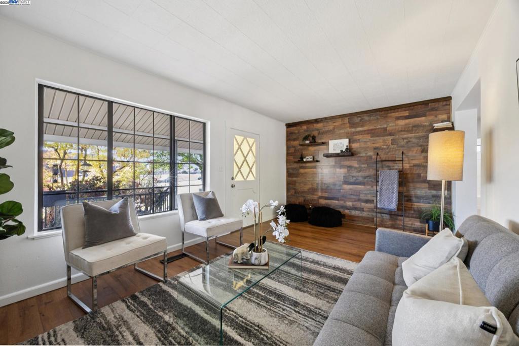 BAY FARM - Residential Income