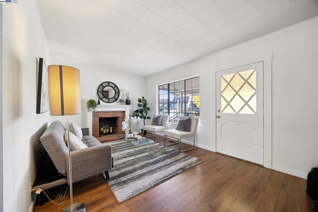 BAY FARM - Residential Income