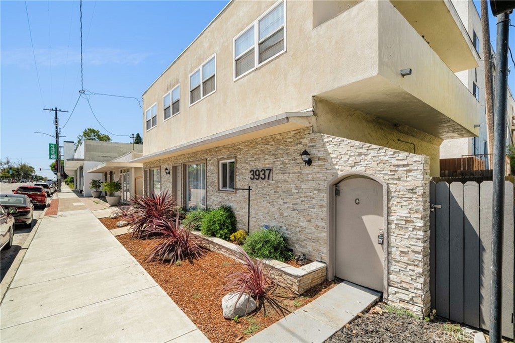 3937 Long Beach
