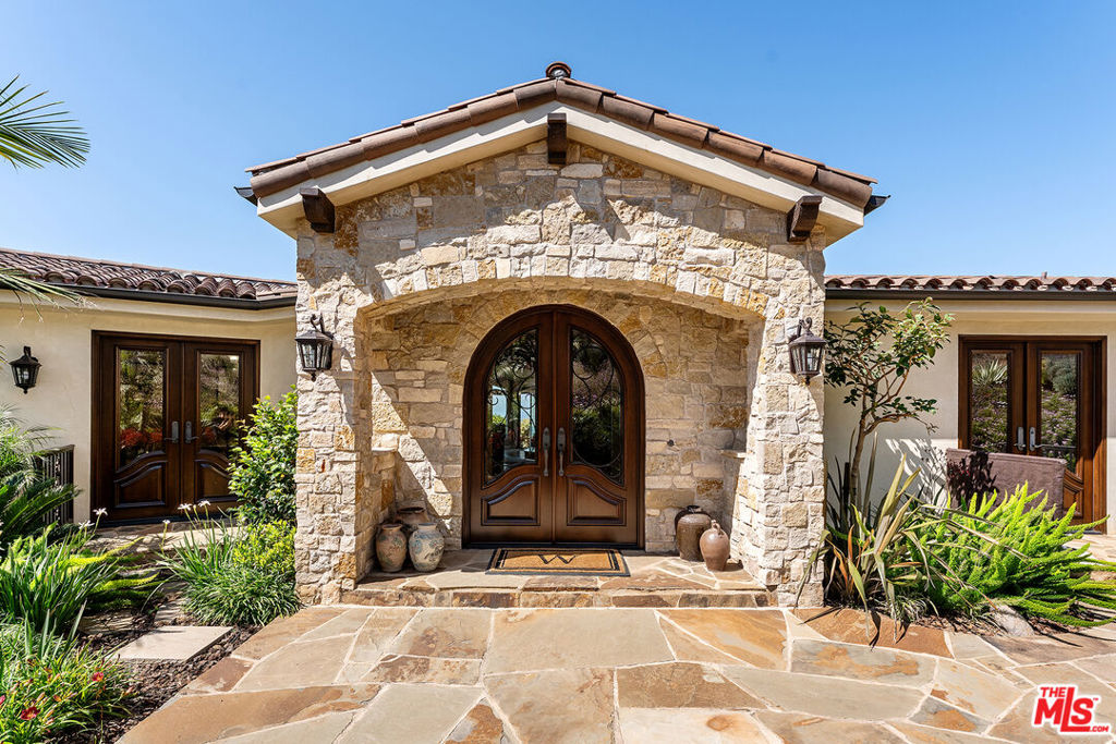 5427 Horizon Drive