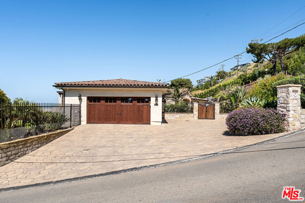 5427 Horizon Drive