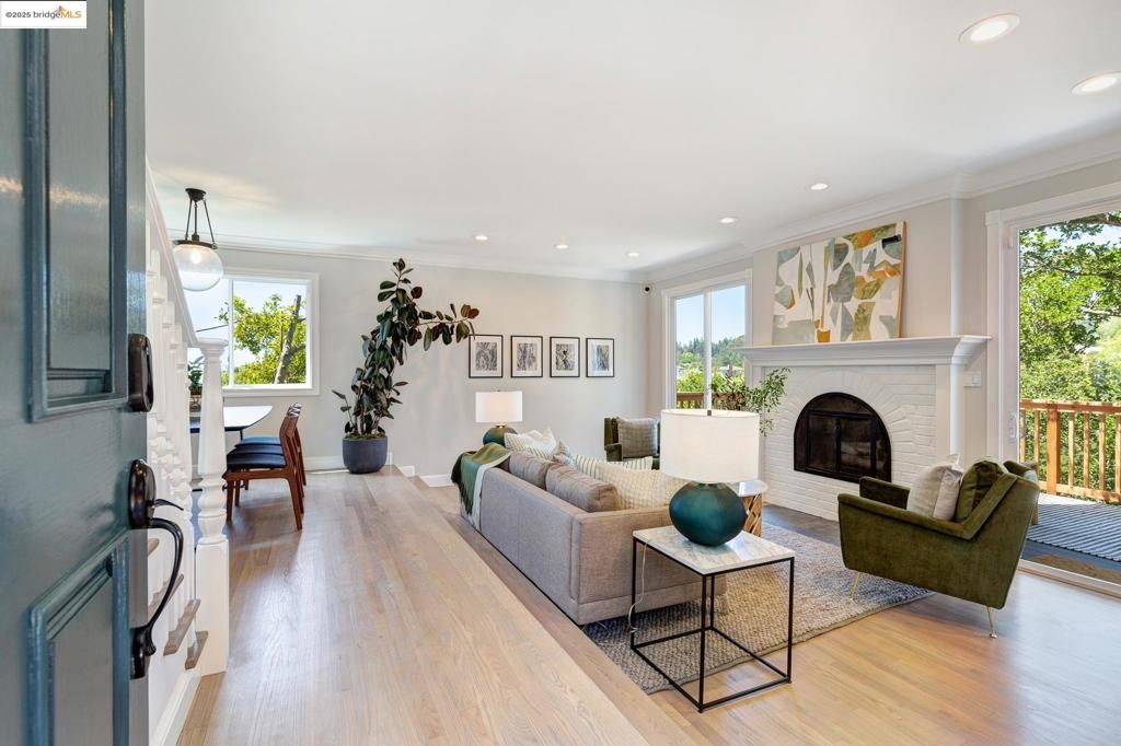 Photo of 2 Cavendish Ln Ln, Piedmont, CA 94602 (MLS # 41115118)