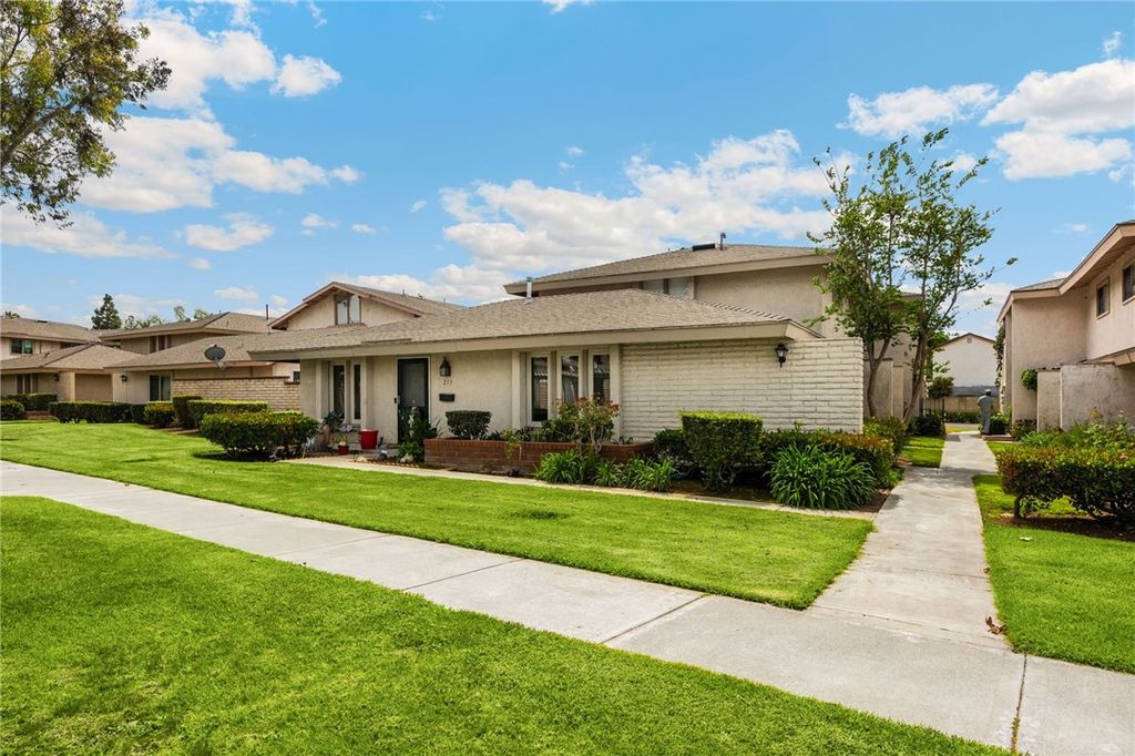 Photo of 211 Doverfield Dr, Placentia, CA 92870 (MLS # OC26072667)