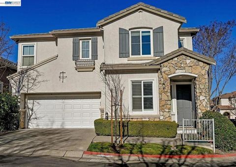 Photo of 16 Poppy Hills Ln, San Ramon, CA 94583 (MLS # 41130273)