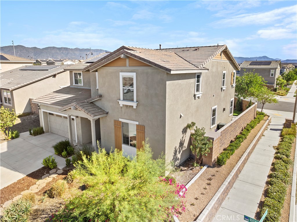 5573 Royal Oaks Way