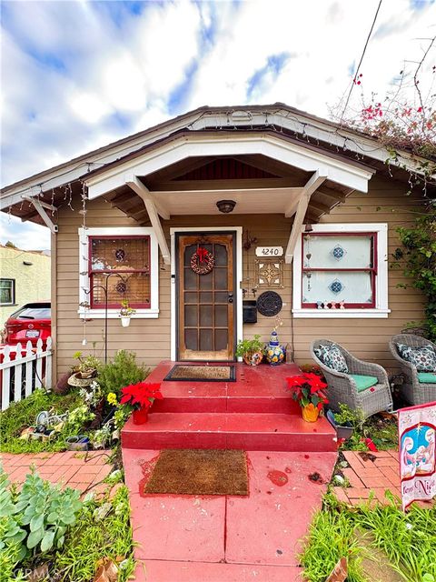 Photo of 4240 E 15th St, Long Beach, CA 90804 (MLS # DW26000255)