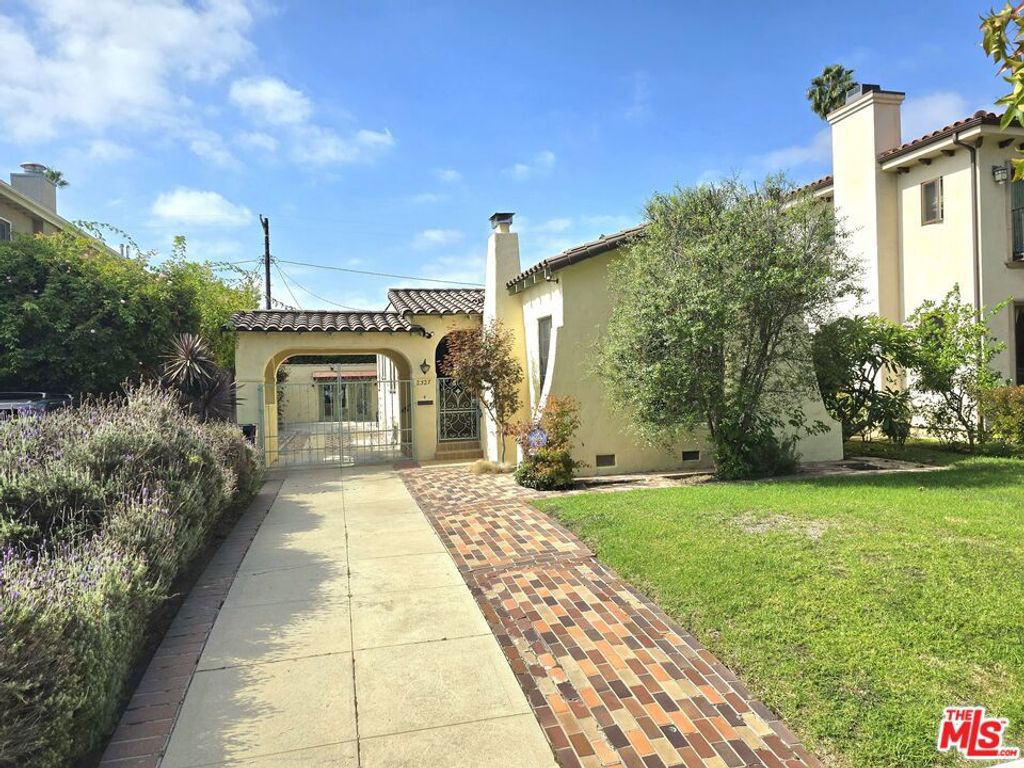 Photo of 2327 Midvale Avenue, Los Angeles, CA 90064 (MLS # 25604131)