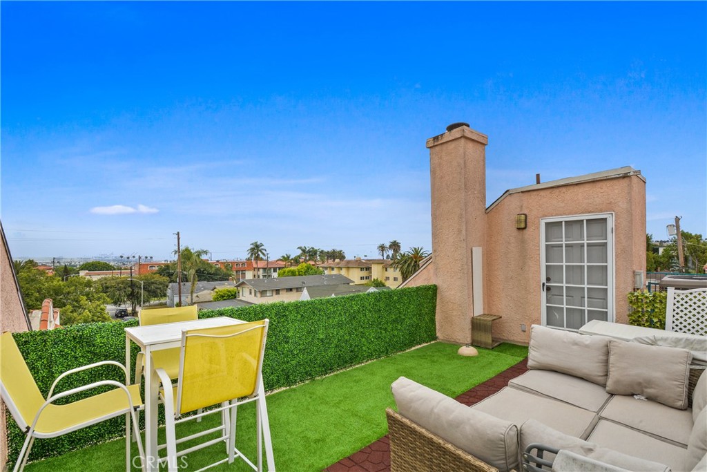 1158 W 11th Street J