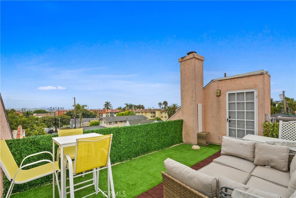 1158 W 11th Street J