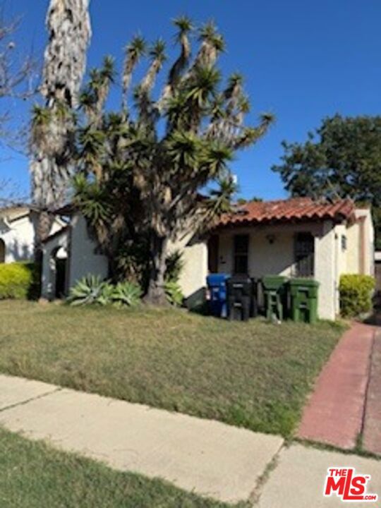 Main image without alt text