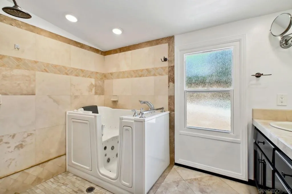 El Cajon, California 92021, United States, 3 Bedrooms Bedrooms, ,2 BathroomsBathrooms,Residential,Pending,157062