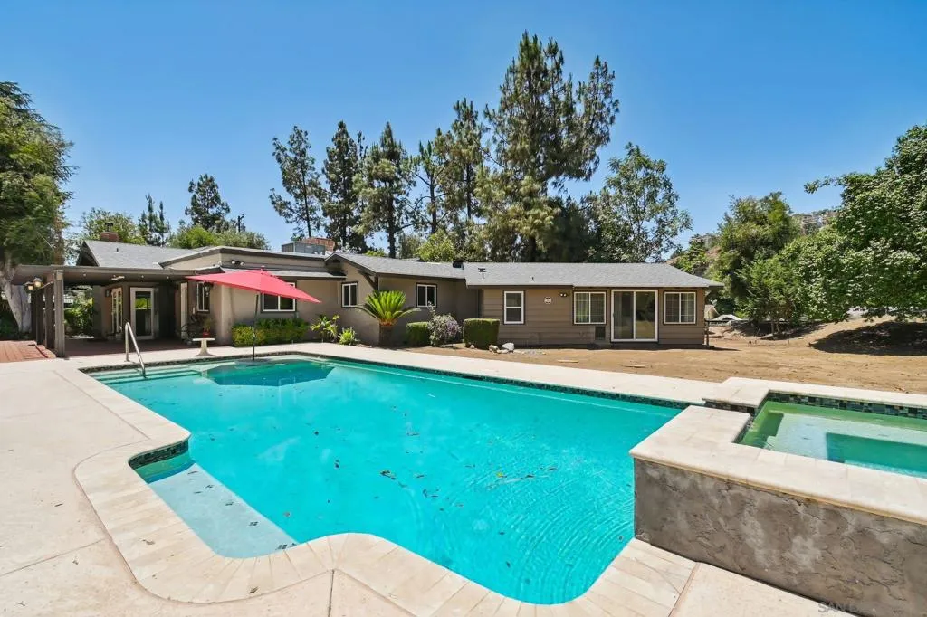 El Cajon, California 92021, United States, 3 Bedrooms Bedrooms, ,2 BathroomsBathrooms,Residential,Pending,157062