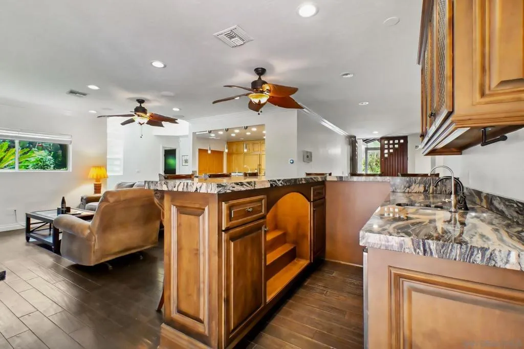 El Cajon, California 92021, United States, 3 Bedrooms Bedrooms, ,2 BathroomsBathrooms,Residential,Pending,157062