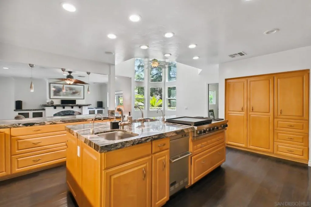 El Cajon, California 92021, United States, 3 Bedrooms Bedrooms, ,2 BathroomsBathrooms,Residential,Pending,157062