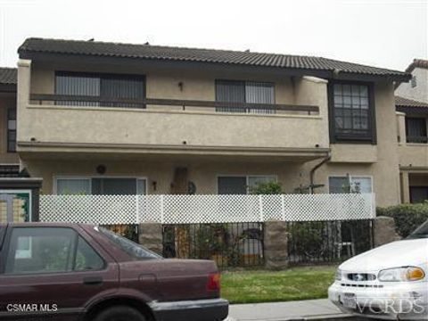 Photo of 194 Fashion Park Place, Oxnard, CA 93033 (MLS # 226000169)