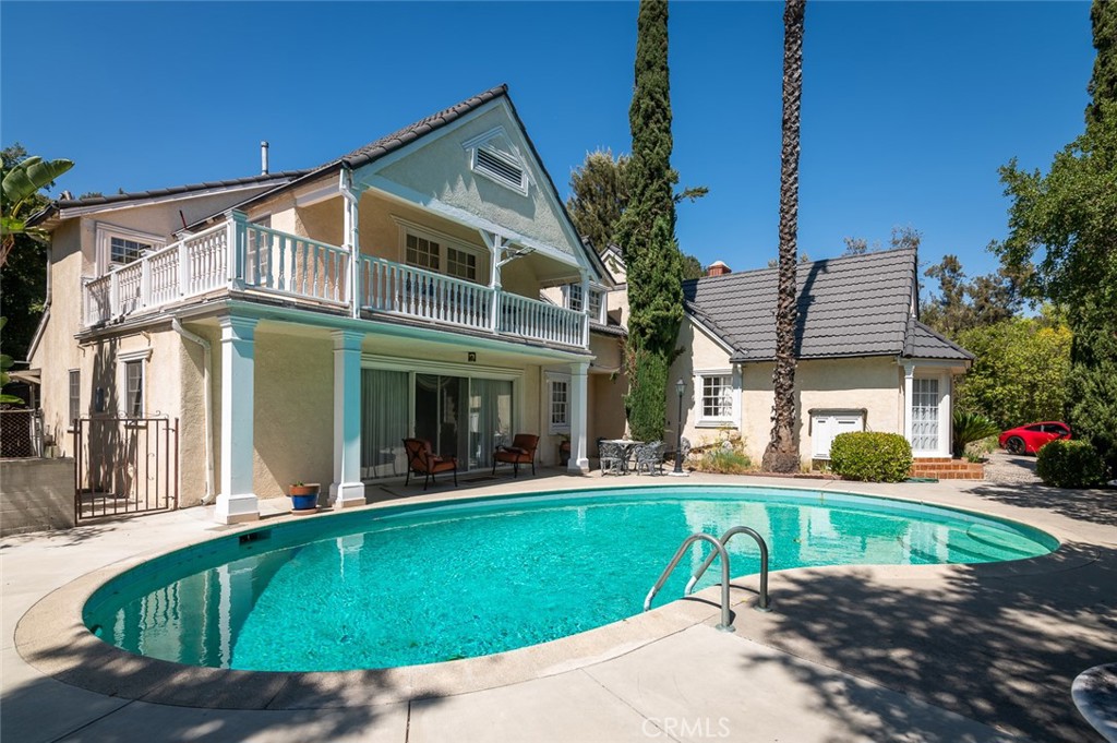 1535 Royal Boulevard
