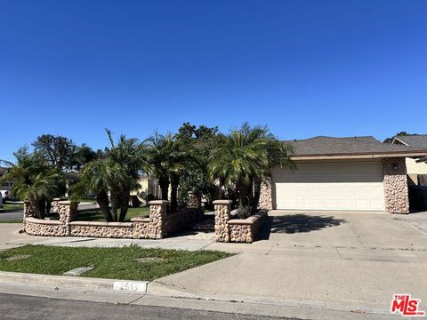 Photo of 2513 W Fulcrum Place, Anaheim, CA 92804 (MLS # 25489345)
