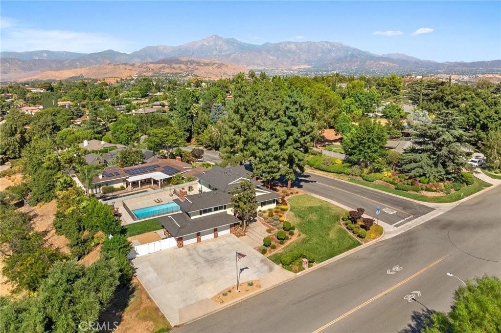 30746 E Sunset Drive S