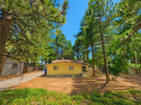 Photo of 30891 Valley Oak DR, Running Springs, CA 92382 (MLS # IV26142763)