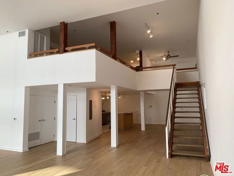 Photo of 615 Hampton Drive #C101, Venice, CA 90291 (MLS # 25621023)