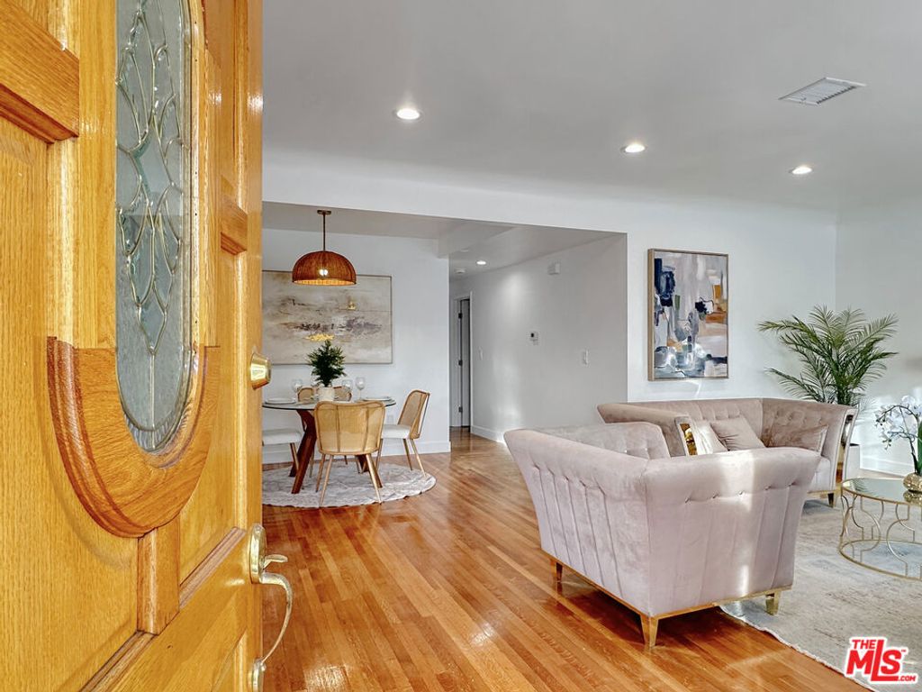 Photo of 4521 Saturn Street, Los Angeles, CA 90019 (MLS # 25619387)