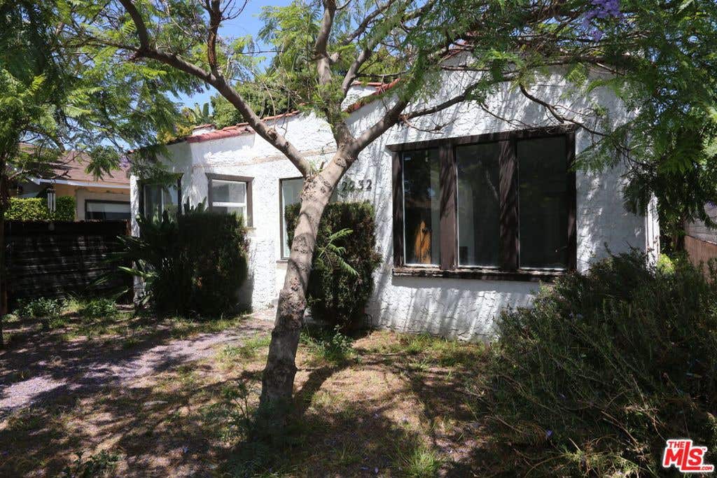 Photo of 2232 S Ridgeley Drive, Los Angeles, CA 90016 (MLS # 26854225)