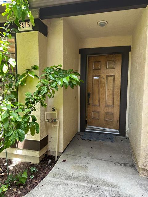 Photo of 2515 Galleon Place Pl, San Leandro, CA 94577 (MLS # 41138050)