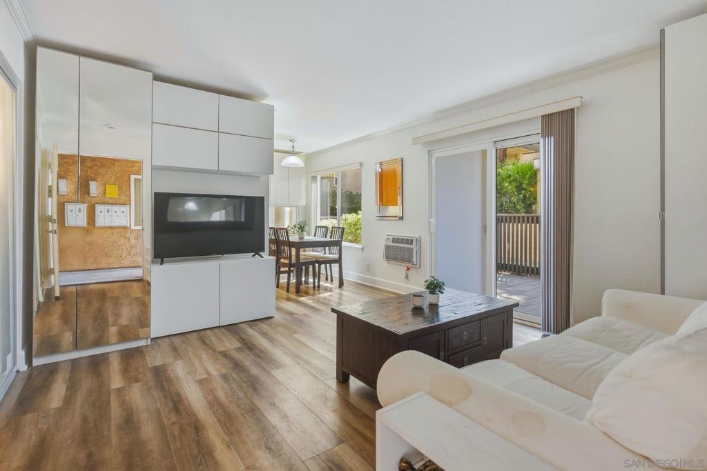 8581 Villa La Jolla J