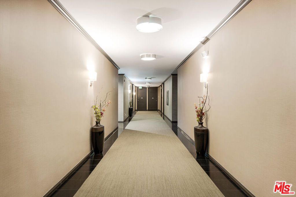 Photo of 262 N Crescent Drive #2 E, Beverly Hills, CA 90210 (MLS # 26639487)