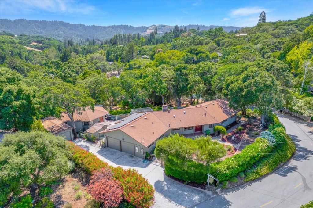 10 Bear Gulch Drive