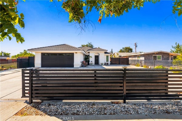 16237 SMOKE TREE ST, HESPERIA, CA 92345 - Image ff9b0bba22b699deb7bb5f3ffc81bd4a/2552284749