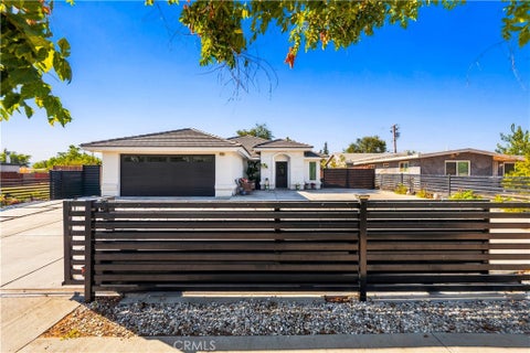 Photo of 16237 Smoke Tree ST, Hesperia, CA 92345 (MLS # CV26217299)