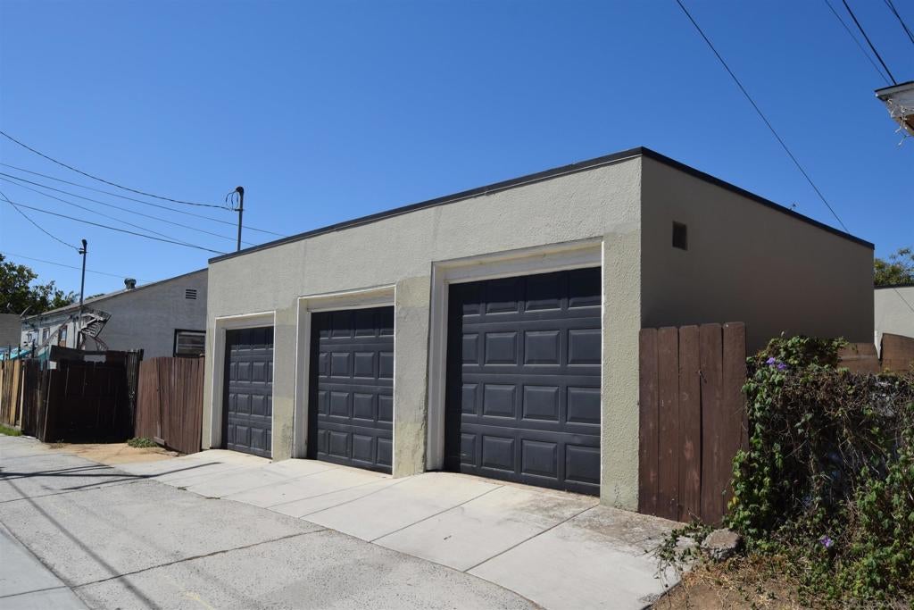 3881 85 Logan Avenue